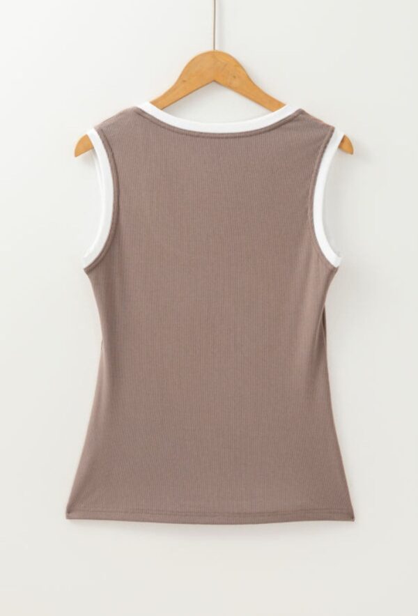 camiseta sin mangas atras